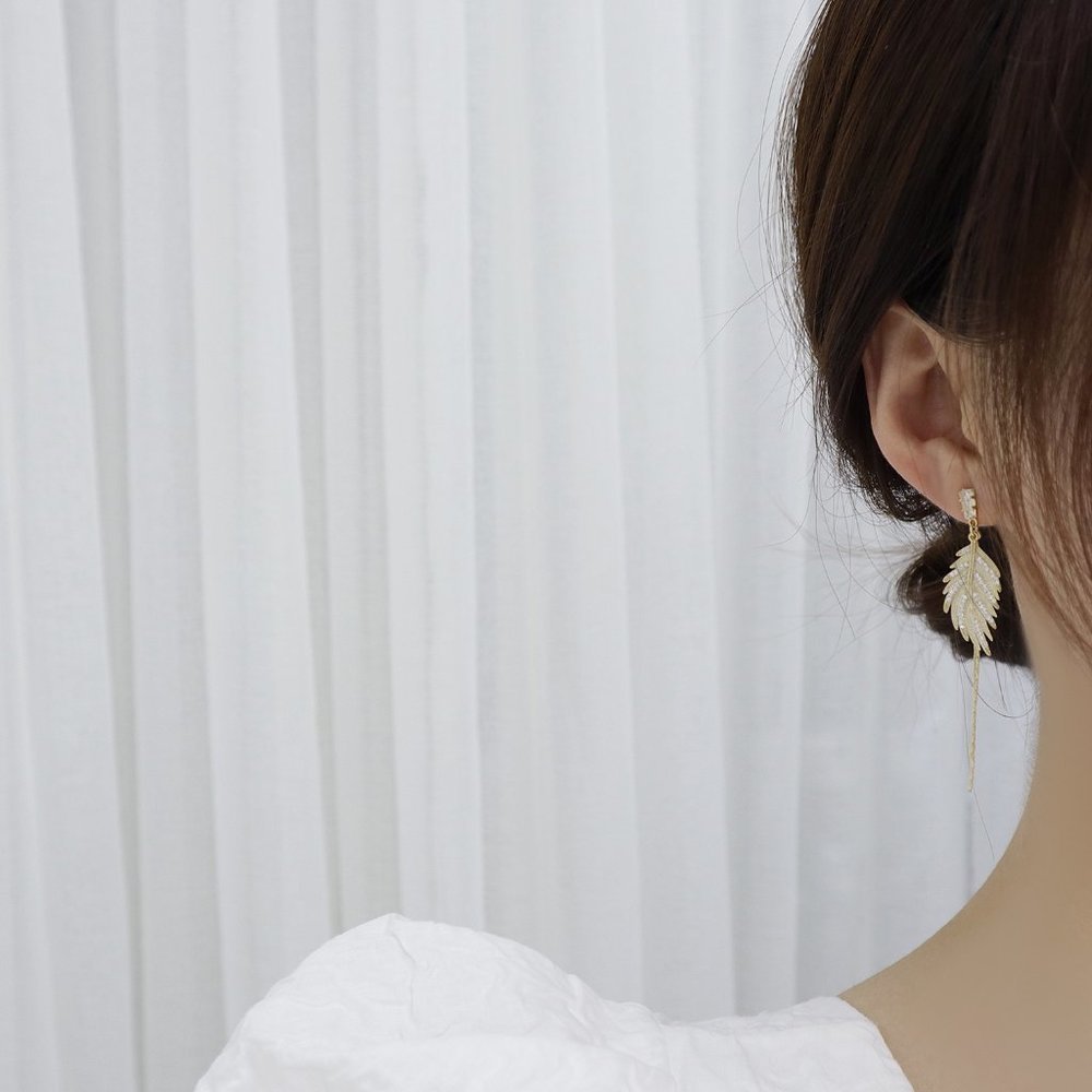 #NEW 14K Gold Plated Diamond Leaf Tassel Earrings - Picture 2 of 8
